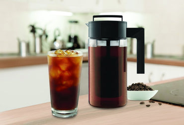 Takeya 10310 Patented Deluxe Cold Brew Iced Coffee Maker with Airtight Lid & Silicone Handle, 1 Quart, Black - Made in USA BPA-Free Dishwasher-Safe
